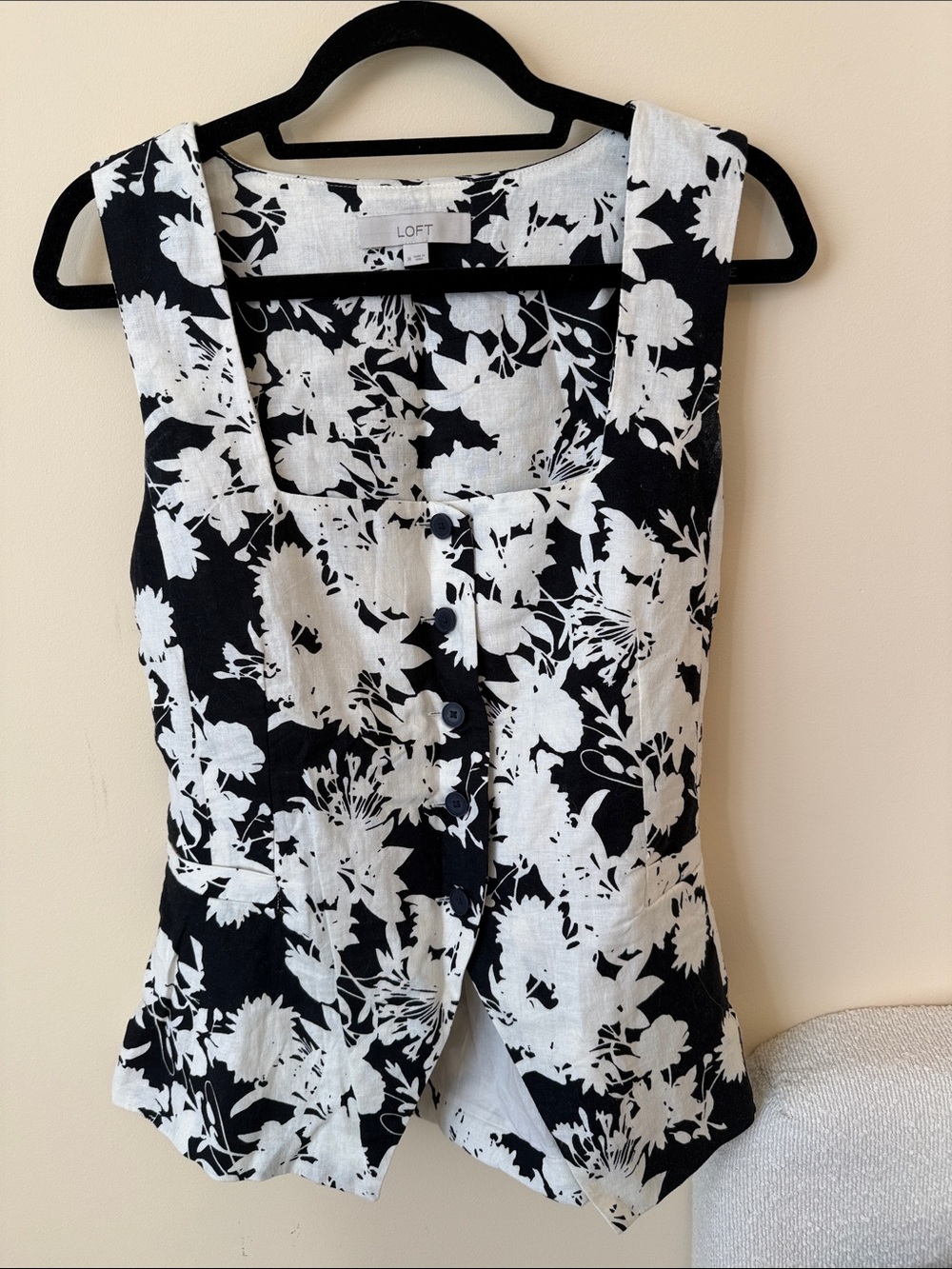 LOFT Black & White Floral Button-Front Linen Vest Blouse
